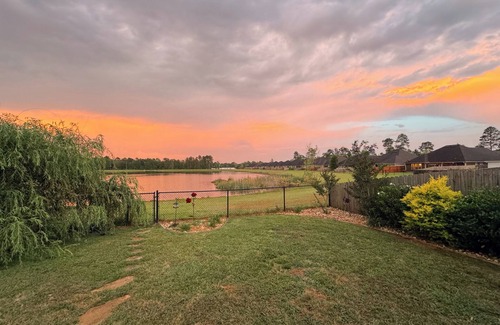 Hahira House | Willow Round Resort-5 min off I-75 w/Lake Views!