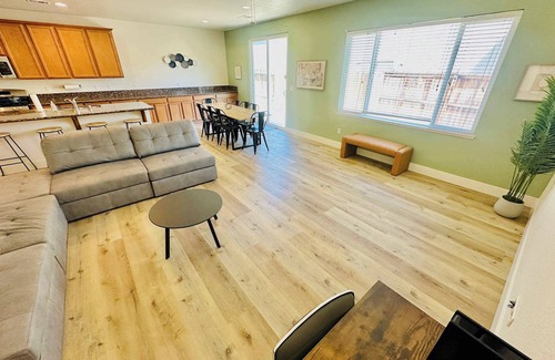 Reno House | Willow Song House/Sleeps 13
