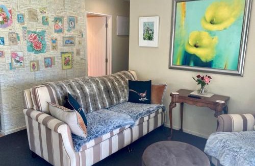 Lincoln House | Willowtree Cottage Gated Country Luxury Near Lincoln Uni & Wedding Venues