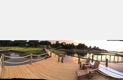 Ogden House | Wilmington Picturesque Waterfront home with Intracoastal views 15 mins to beach