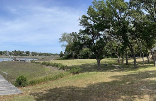 Ogden House | Wilmington Picturesque Waterfront home with Intracoastal views 15 mins to beach