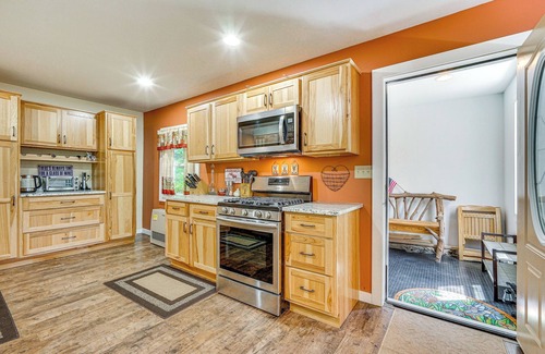 Wilmington House | Wilmington Retreat Near Trails, Skiing & Festivals