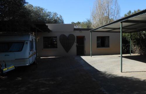 Bloemfontein Apartment | Wilreco self carting 2 bedroom flat.