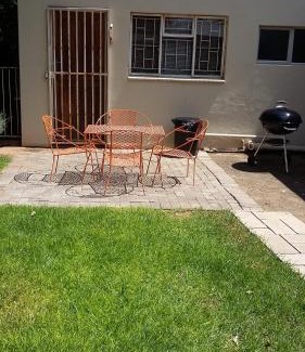 Bloemfontein Apartment | Wilreco self carting 2 bedroom flat.