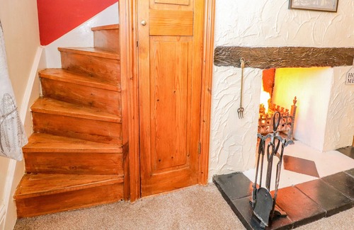 Caister-on-Sea Cottage | WILROSE COTTAGE, pet friendly, with open fire in Caister-On-Sea