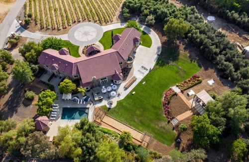 Temecula Villa | Wilson Creek Manor By AvantStay | Sleeps 10! Amazing Estate w/Pool & Game Room