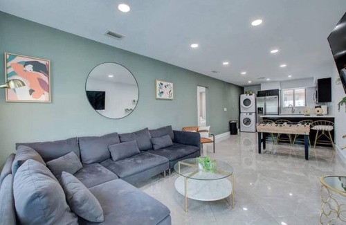 Middle River Terrace House | Wilton Manors 2BDR Pets Ok