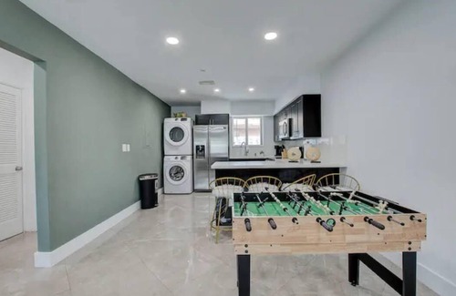 Middle River Terrace House | Wilton Manors 2BDR Pets Ok