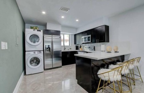 Middle River Terrace House | Wilton Manors 2BDR Pets Ok