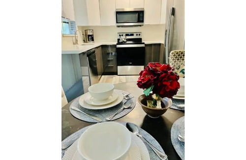 Middle River Terrace House | Wilton Manors house near beaches 2 BR large yard