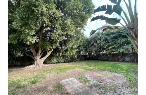 Middle River Terrace House | Wilton Manors house near beaches 2 BR large yard