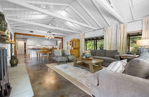 Wimberley House | Wimberley Creek-View Retreat Spacious Home & Barn w/Porch for Reunions & Trips