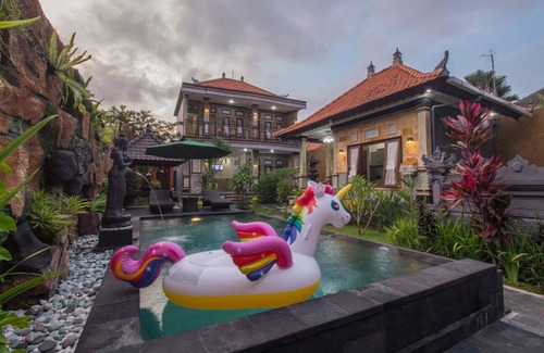 Lodtunduh Villa | Win House Ubud by Supala