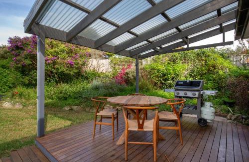 Vincentia House | WindanSea Cottage Pet Friendly Ocean Glimpses