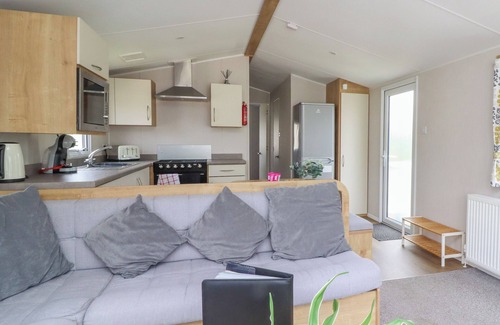 Morecambe Cottage | WINDERMERE LODGE, pet friendly, country holiday cottage in No Village