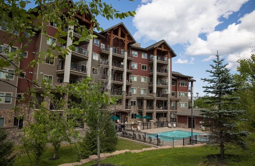 Windham Condo | Windham ski in-out condo, luxury 2000+ sf modern 5BR, hot tub, pool, boot room+