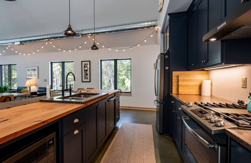 North Bay House | Winding Down - A Retreat on the "Quiet Side"