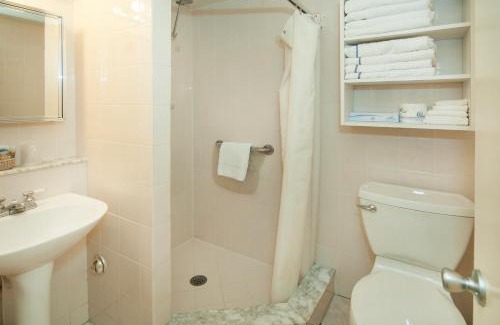 East Fort Lauderdale Resort | Windjammer Resort and Beach Club
