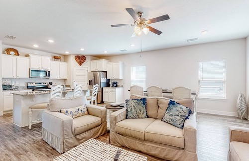 Port St. Joe House | Windmark - Day Drinking | House in Port St Joe with a hot tub & additional suite