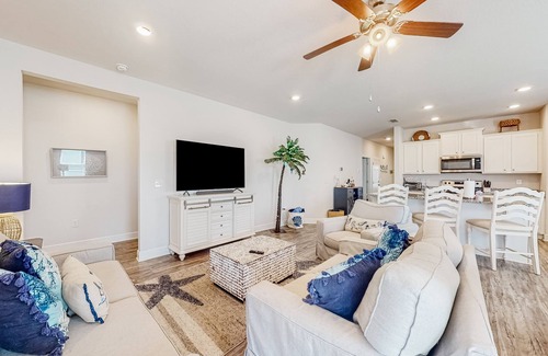 Port St. Joe House | Windmark - Day Drinking | House in Port St Joe with a hot tub & additional suite