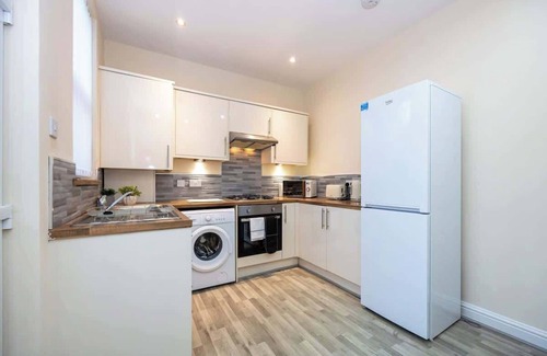 Reddish House | Windmill House Summar