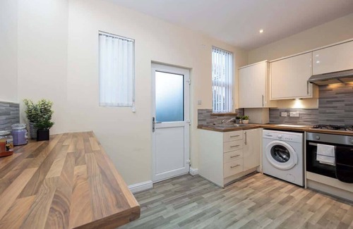 Reddish House | Windmill House Summar
