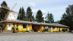 Lynden Hotel | Windmill Inn Lynden