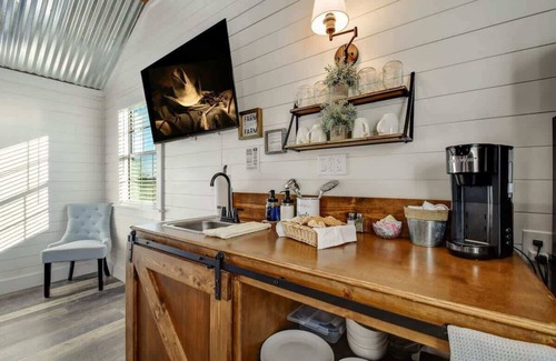 Fredericksburg House | Windmill Meadows Cottages-Firepit-Hill Country