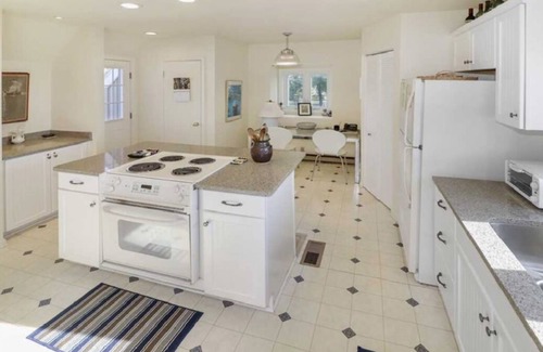 Chincoteague House | Windrush-Water's Edge, Steps Away from the Bay