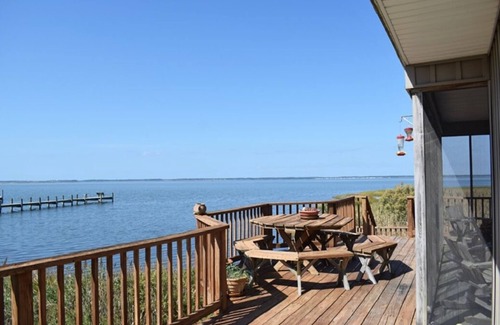 Chincoteague House | Windrush-Water's Edge, Steps Away from the Bay