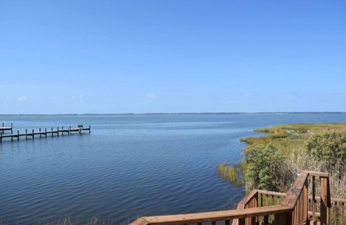 Chincoteague House | Windrush-Water's Edge, Steps Away from the Bay