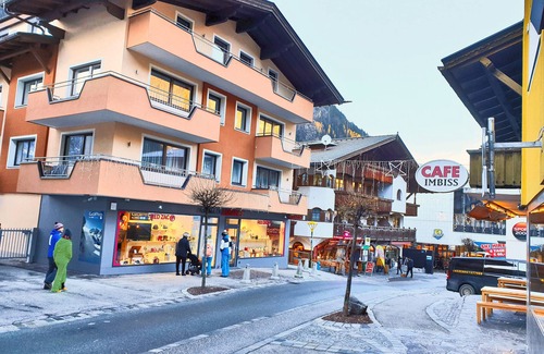 Mayrhofen Apartment | "Windschnur - Akelei 6" directly at the skiing areas Penken & Ahorn