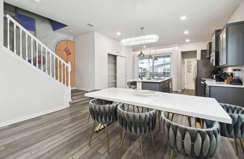 Four Corners House | Windsor Cay · 5BR Villa w/Heated Pool