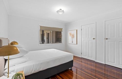 Windsor Apartment | Windsor Cosy 2-Bedroom Unit in Quiet Neighborhood