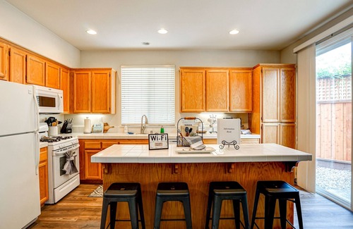 Windsor House | Windsor home on golf course w/hot tub