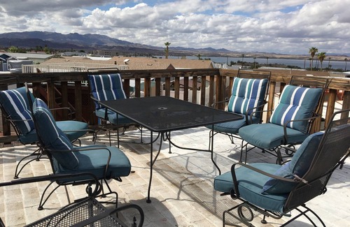 Lake Havasu City House | Windsor Launch Ramp and Havasu State Park within walking distance!