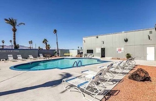 Lake Havasu City House | Windsor Launch Ramp and Havasu State Park within walking distance!