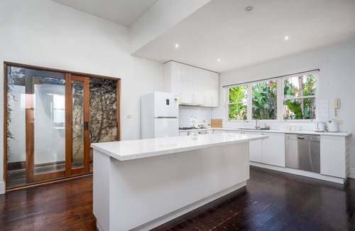 Windsor House | Windsor Nightlife Retreat