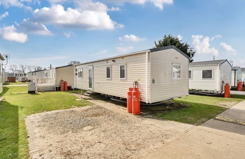 Hayling Island Cottage | WINDSURFER’S REST - HAYLING ISLAND in Hayling Island Holiday Park