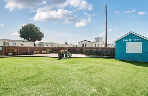Hayling Island Cottage | WINDSURFER’S REST - HAYLING ISLAND in Hayling Island Holiday Park