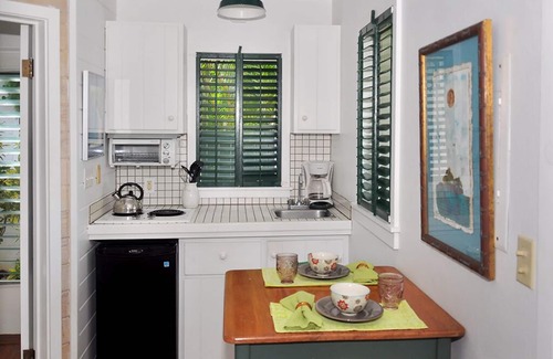 Estate Calabash Boom Cottage | Windwardside Cottage: Quaint, Quiet, romantic, Spa, Great Ocean View & gardens
