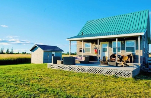 Hamilton Cottage | Windy Dreams: an idyllic, cozy seaside PEI cottage