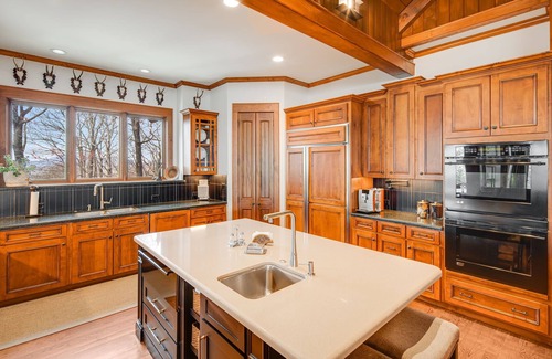 Sapphire Cabin | Windy Hill Lodge, A LUXURIOUS ESTATE