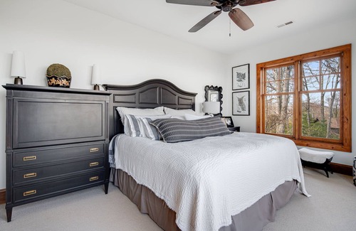 Sapphire Cabin | Windy Hill Lodge, A LUXURIOUS ESTATE