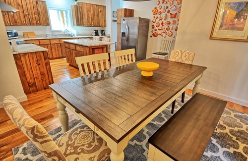 Todd Ski Chalet | Windy Mtn Dreams-Open for Bookings! Pool Table, EV Car Charger
