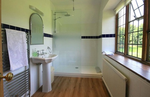 Longborough Cottage | WINDY RIDGE COTTAGE, pet friendly, with open fire in Longborough