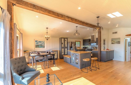Old Town House | WindyHideaway~Radiant Beach Retreat! Coastal Family Fun in Bodega Bay! GmRm