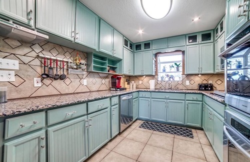 Johnson City House | Wine Country Compound I Pool & Hot Tub I Club House and Casita!