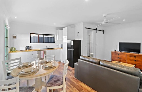 Cessnock House | Wine Country Cottage