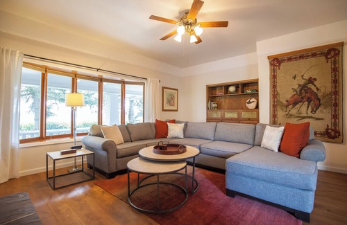 Dayton Other | Wine Country Farmhouse with Gourmet Kitchen. Perfect for Large Groups.